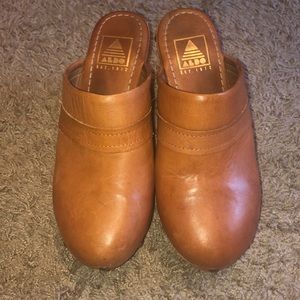 Leather brown clogs size 6US